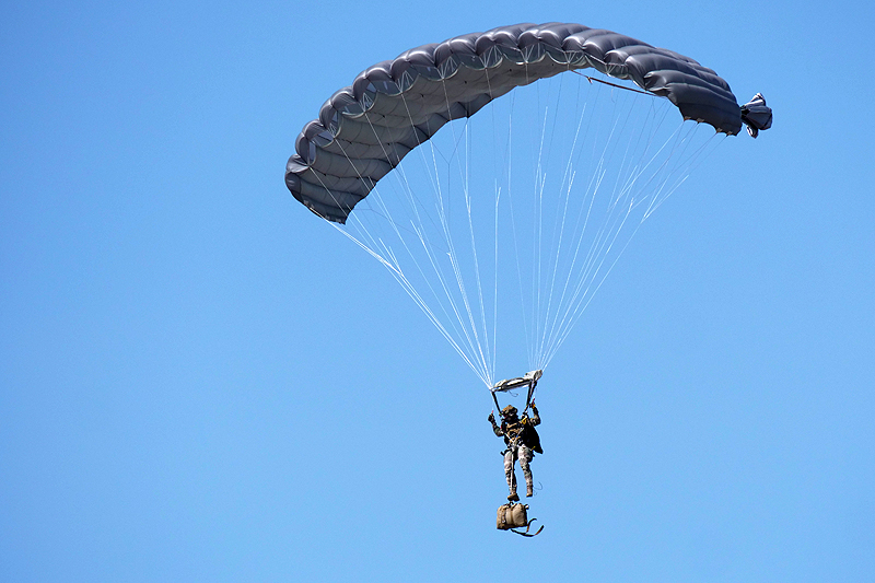 N avions à Carcassonne - Parachutistes du 3e RPIMa