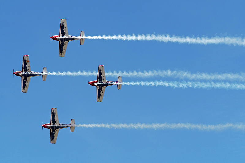 N avions à Carcassonne - La patrouille [q]Pioneer Team[q] sur Pioneer 330