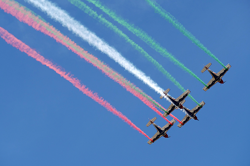 N avions à Carcassonne - La patrouille [q]Pioneer Team[q] sur Pioneer 330