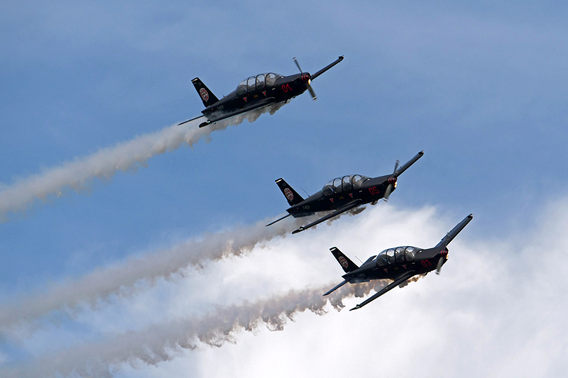 N avions à Carcassonne - La patrouille Epsilon sur TB30 Epsilon