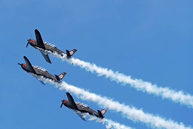N avions à Carcassonne - La patrouille Epsilon sur TB30 Epsilon